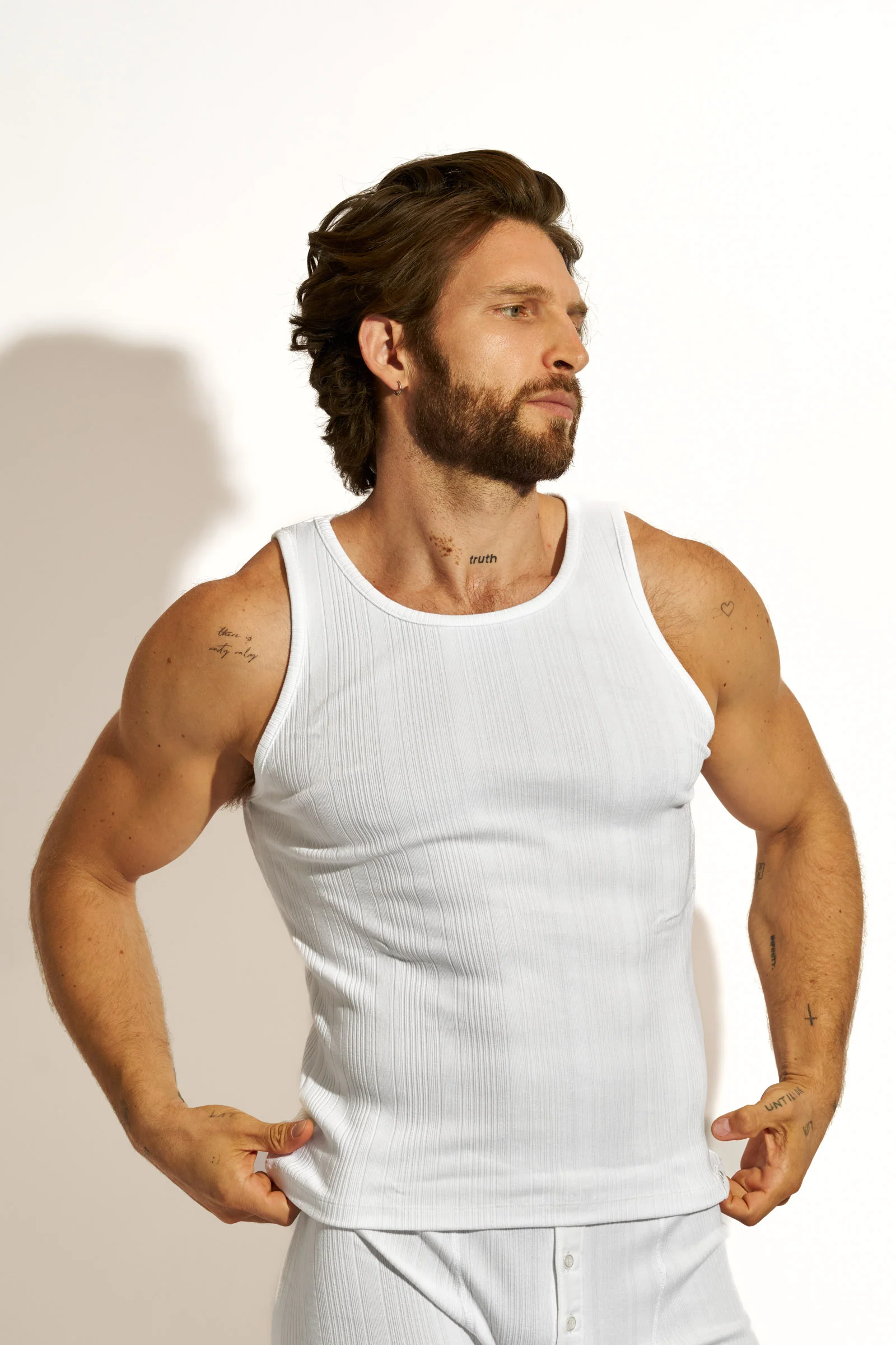 ESSENTIAL EXCLUSIVE TANK TOP REGULAR FIT - WHITE - Image 4
