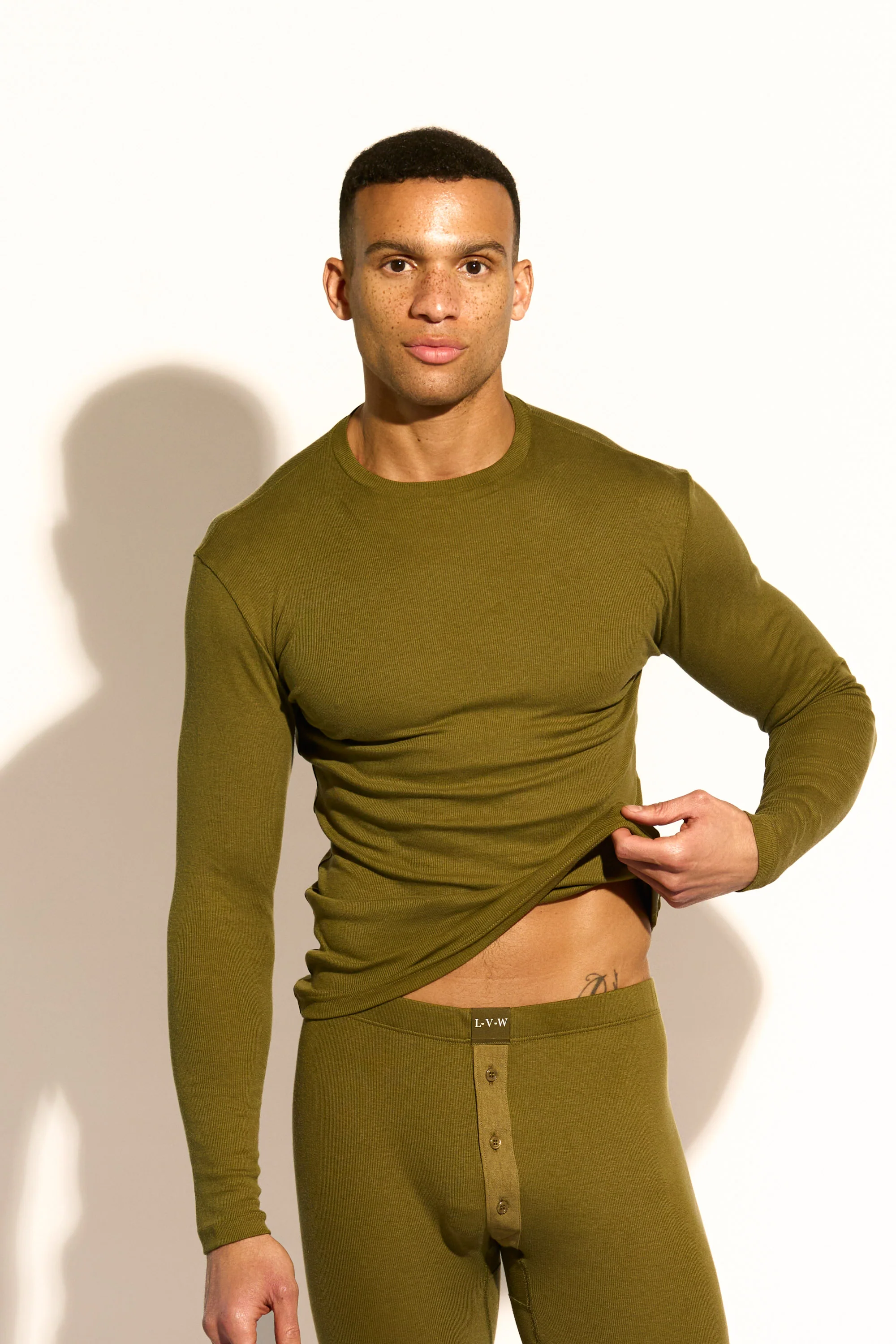 ESSENTIAL LONG SLEEVE TEE - OLIVE - Image 3