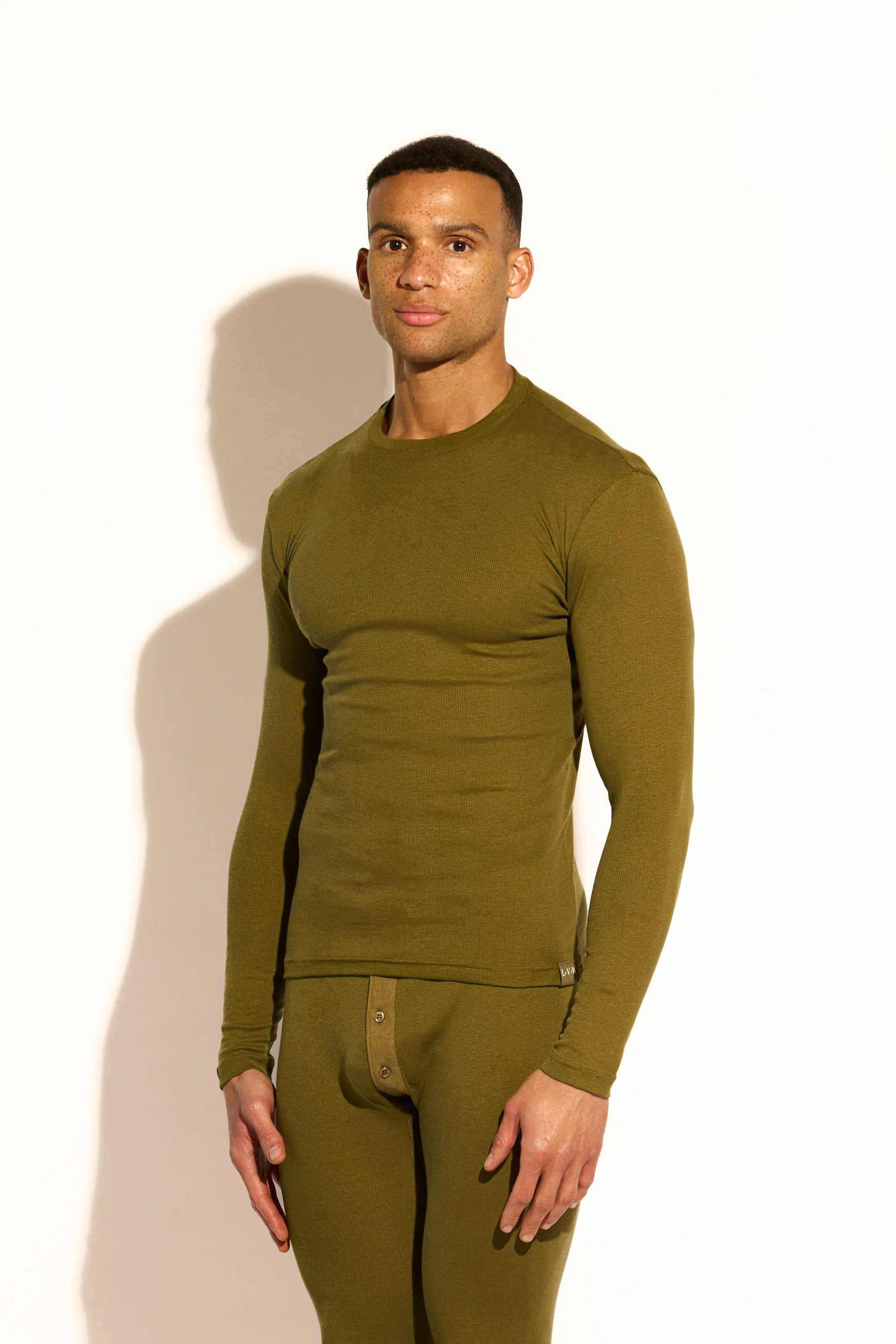 ESSENTIAL LONG SLEEVE TEE - OLIVE - Image 4