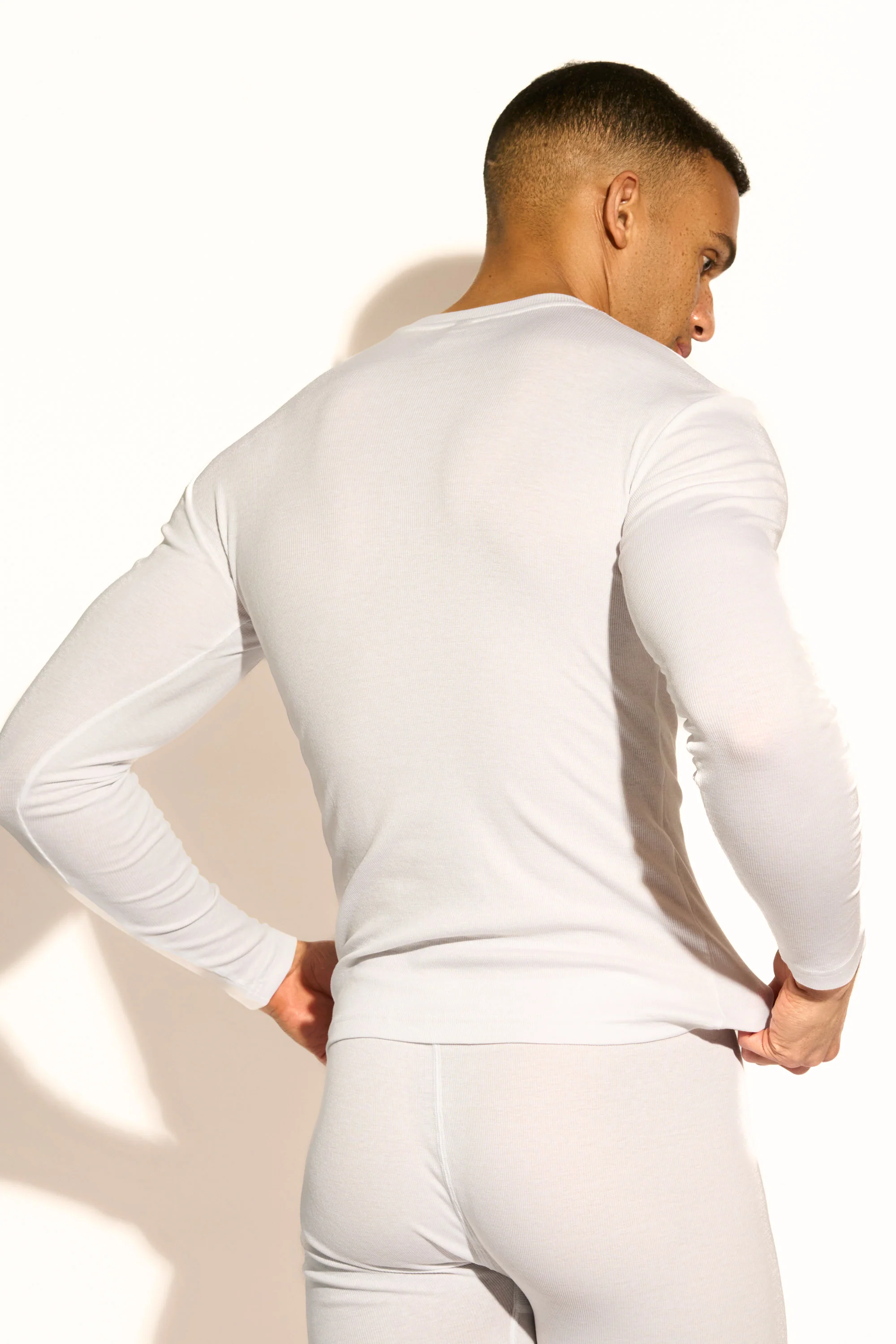 ESSENTIAL LONG SLEEVE TEE - WHITE - Image 4