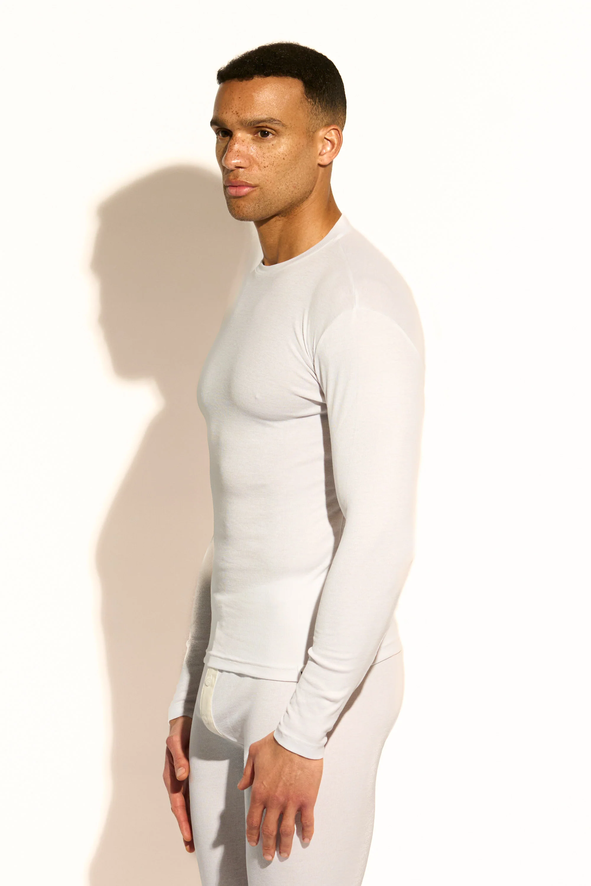 ESSENTIAL LONG SLEEVE TEE - WHITE - Image 7