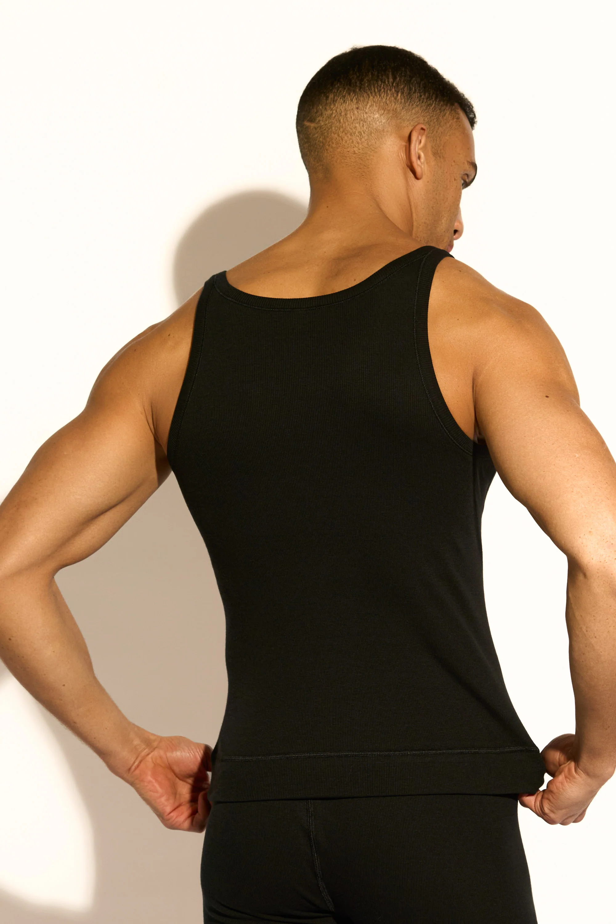 ESSENTIAL TANK TOP MODERN FIT - BLACK - Image 5