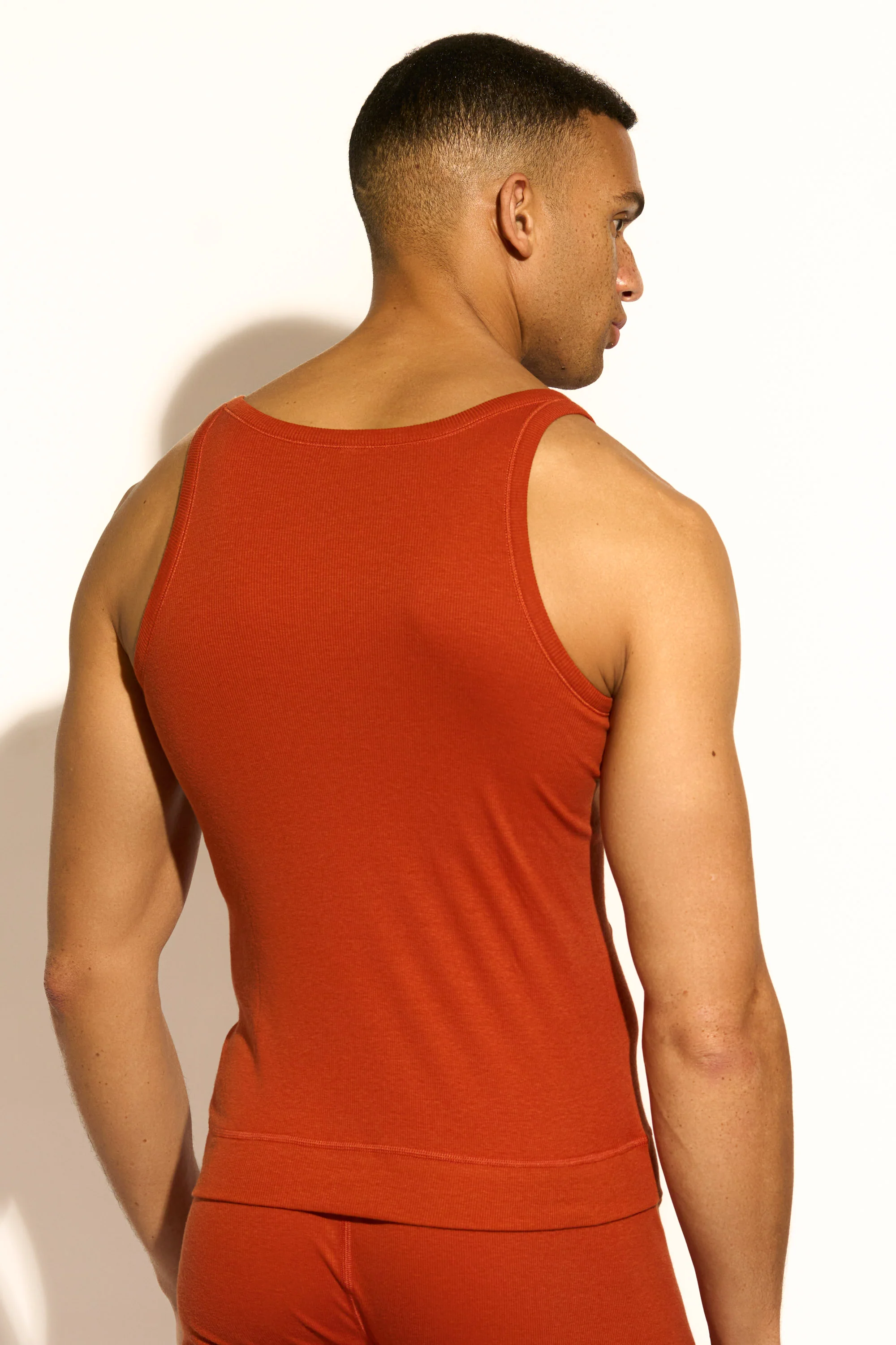 ESSENTIAL TANK TOP MODERN FIT - CINNAMON - Image 6