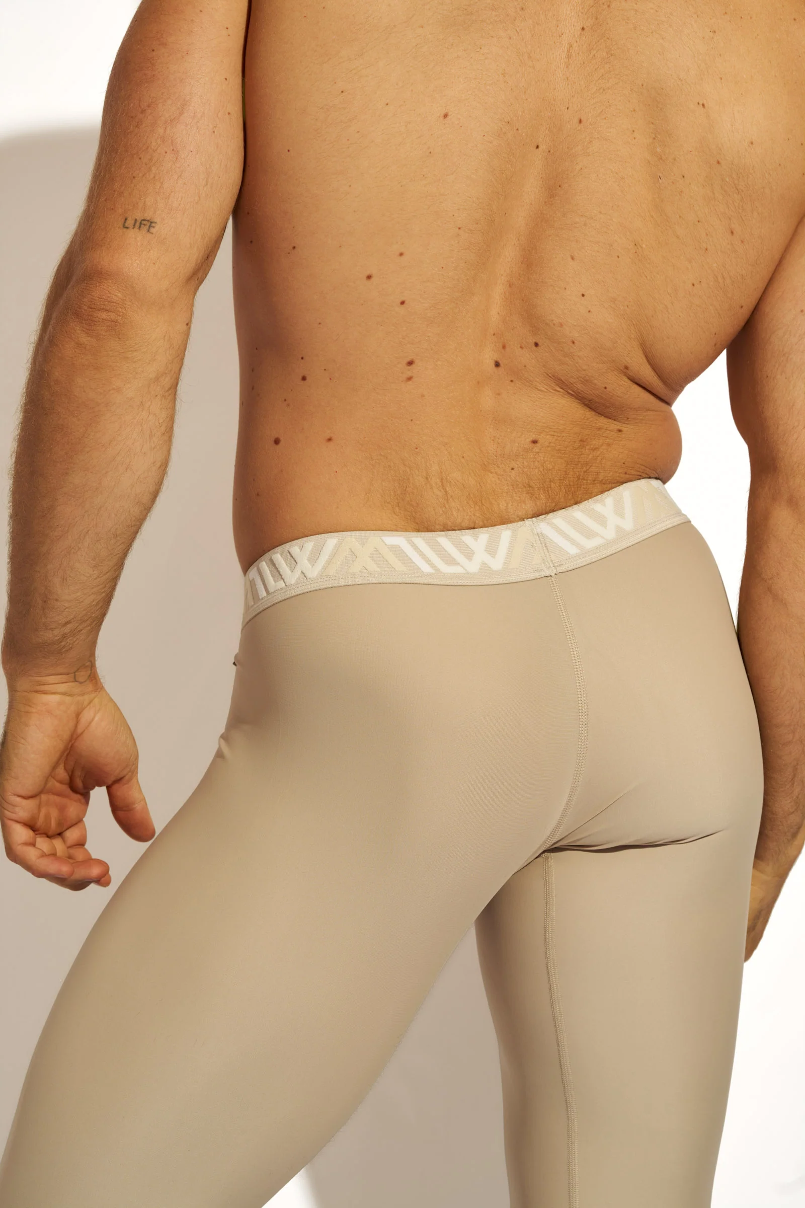 SIGNATURE LEGGING COMPRESSION - CAMEL - Image 10