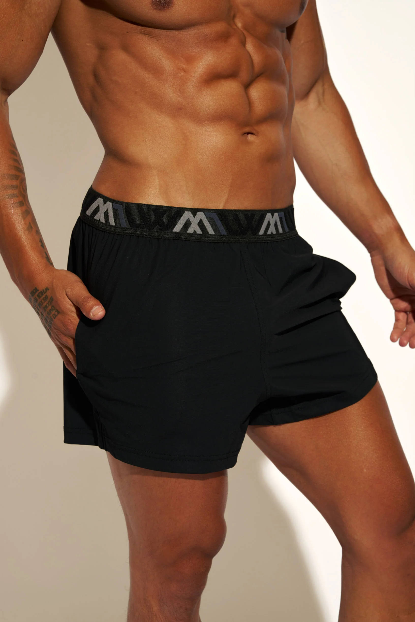 SIGNATURE SWIM SHORT - BLACK - Image 4